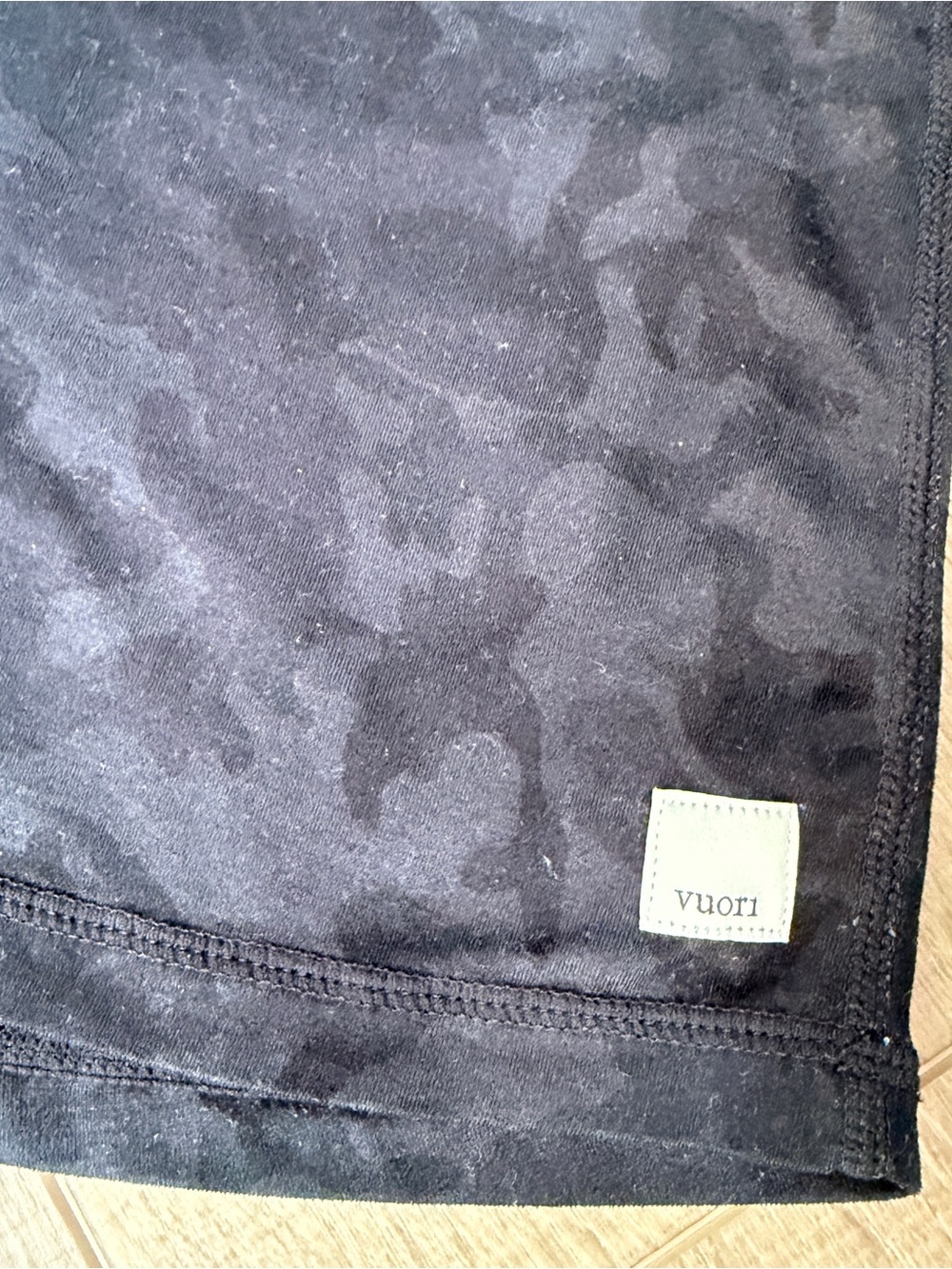 Vuori Lux Performance Tank Top Black Camo Racerback Women Size XS Workout Gym - Picture 4 of 7